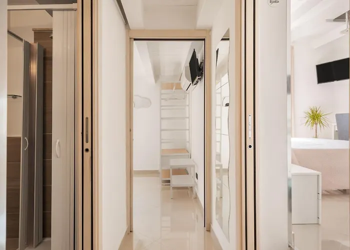 Daire Iverlid Home. Palermo